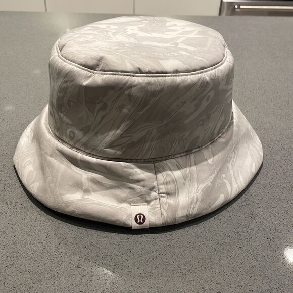 Lululemon 2022 team Canada insulated reversible bucket hat - Picture 9 of 13